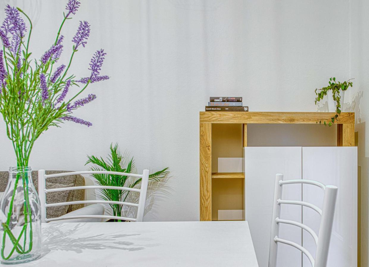 Apartament Joivy Warm And Inviting Flat With Balcony Mediolan Zewnętrze zdjęcie