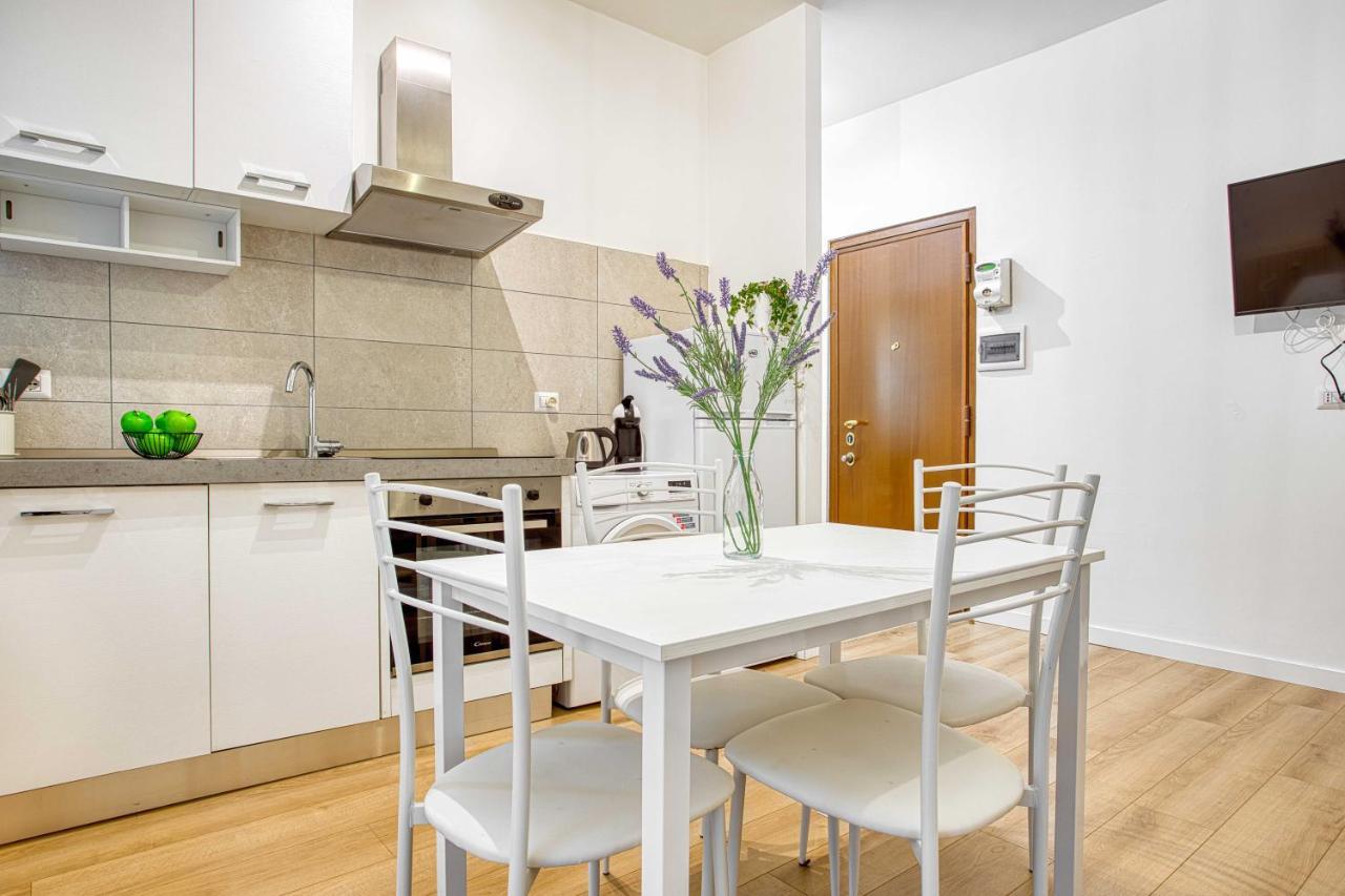 Apartament Joivy Warm And Inviting Flat With Balcony Mediolan Zewnętrze zdjęcie