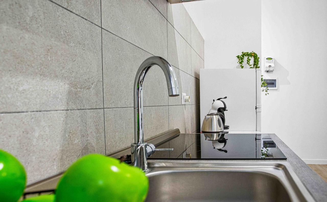 Apartament Joivy Warm And Inviting Flat With Balcony Mediolan Zewnętrze zdjęcie